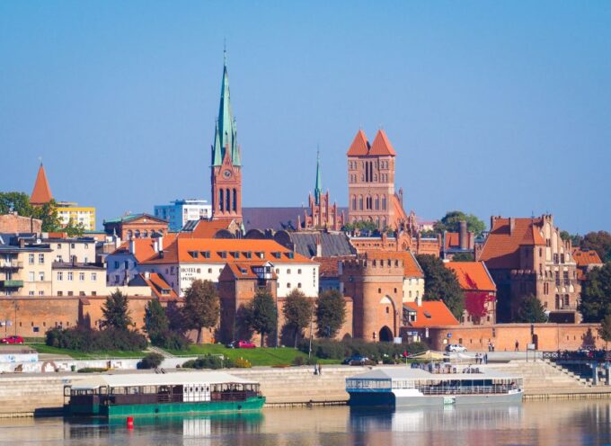 Torun Old Town Highlights Private Walking Tour - Booking and Cancellation Policy