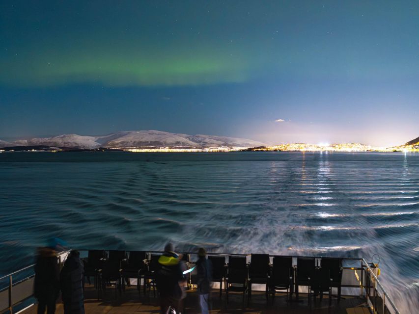 Tromsø: Electric Northern Lights Cruise - Onboard Amenities