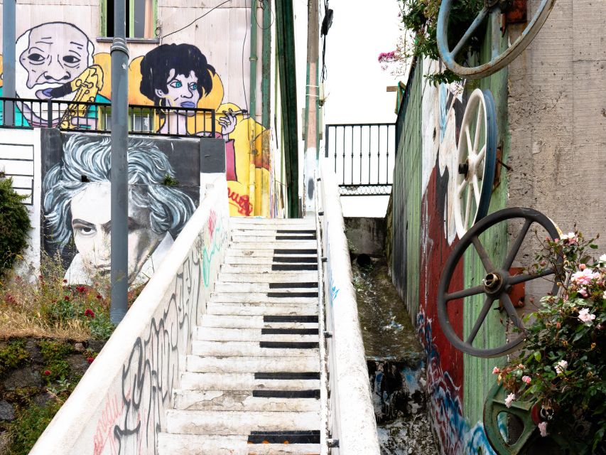 Valparaiso: Street Art Tour + Lunch in a Small Group - Culinary Experience