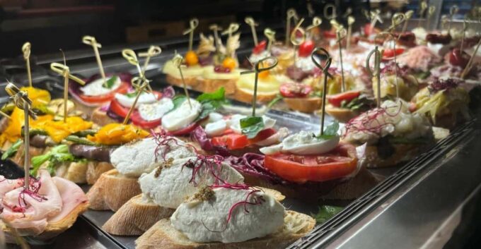 Venice: 10 Shades of Cicchetti and Wine - Gratuities and Additional Purchases