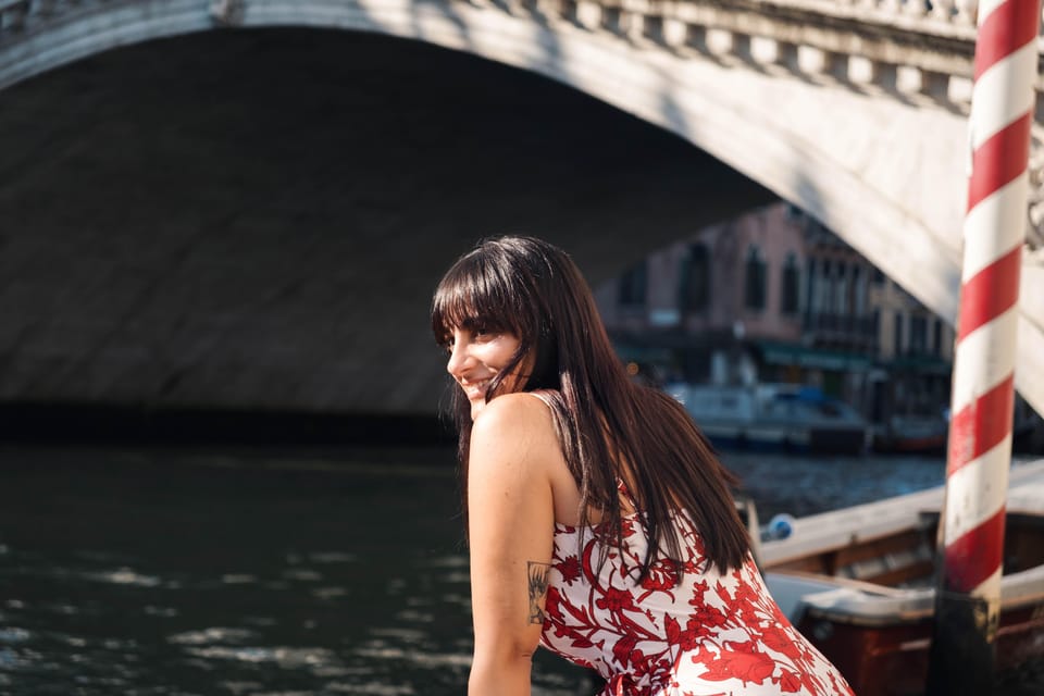 Venice: Private Professional Photoshoot - Rialto Bridge - Photographer Expertise