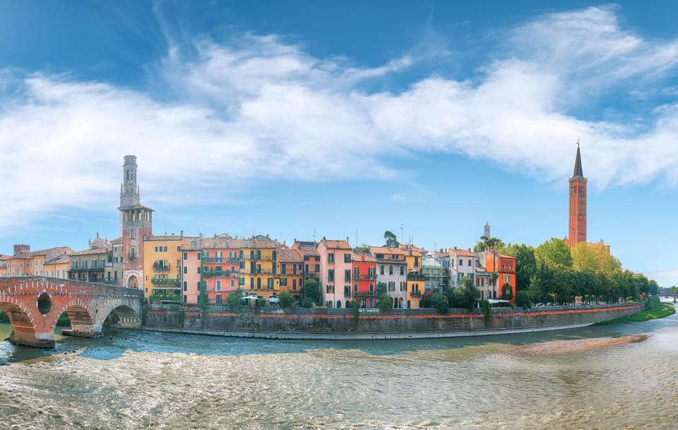 Verona: Express Walk With a Local in 60 Minutes - Discover Veronas Essence