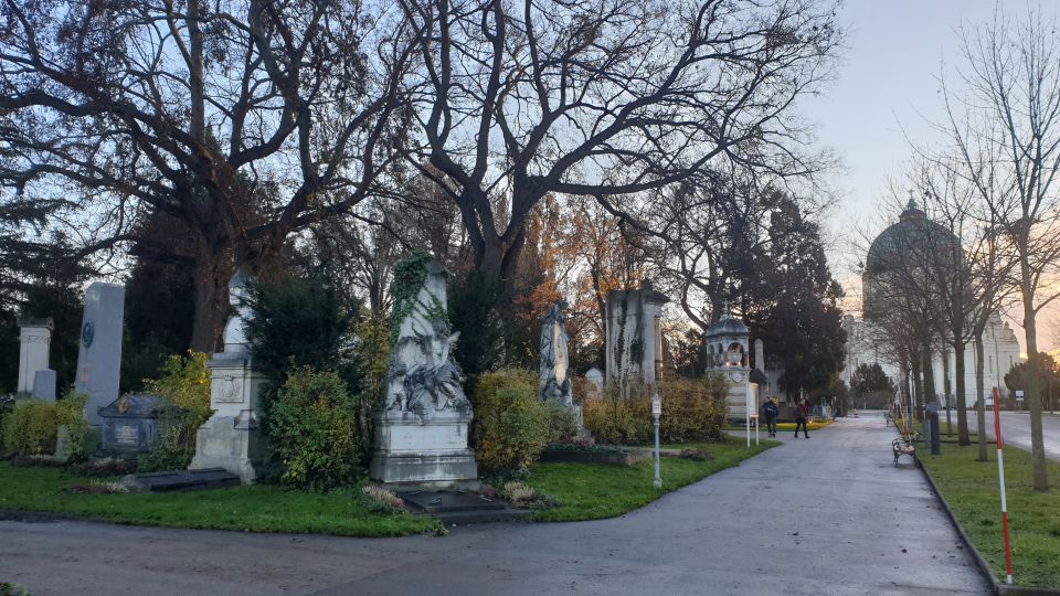 Vienna: Guided Walking Tour of the Central Cemetery - Accessibility and Group Size