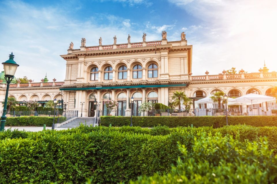 Vienna: Meet Strauss Private Guided Walking Tour - Meeting Point Information