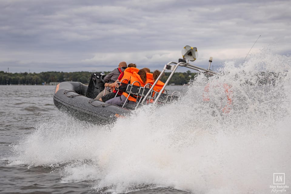 Warsaw: Exciting 90 Min Speedboat Tour on the Wild River - Key Landmarks and Views