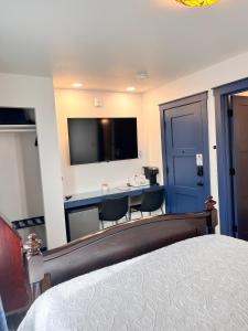 Werner Room 204, Hyland Hotel - Booking Information