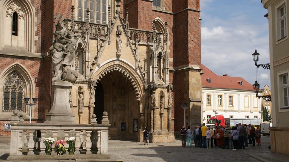 Wroclaw: 2-Hour Private E-Bus Tour for Small Groups/4 Places - Photo Opportunities