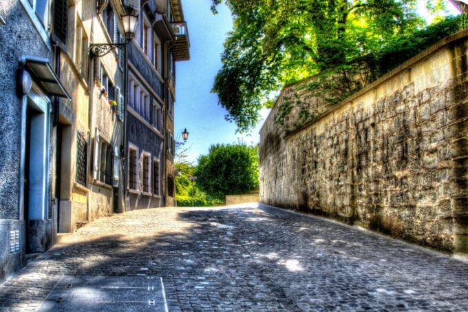 Zurich: First Discovery Walk and Reading Walking Tour - Tips for an Enjoyable Tour