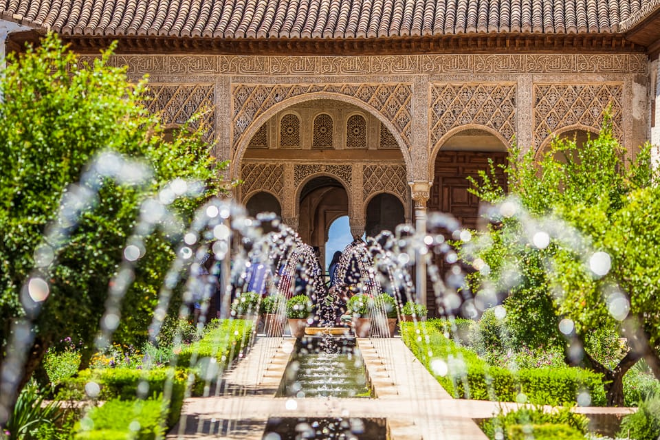 Alhambra: Guided Tour With Fast-Track Entry - Gaining Insight Into the Plots