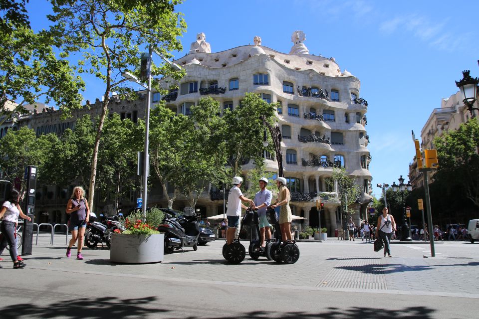 Barcelona: 2.5-Hour Gaudí Segway Tour - Discounted Electric Bicycle Option