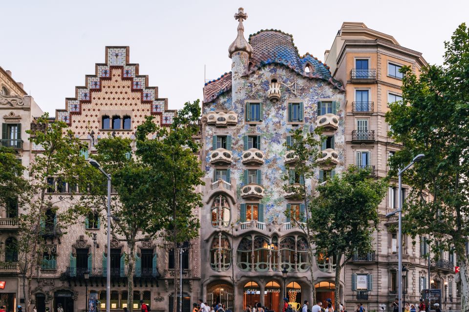 Barcelona: Sagrada Familia & City Sights Bike or E-Bike Tour - Customer Reviews