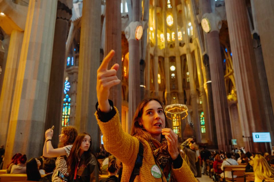 Barcelona: Sagrada Familia Tour W/Skip-The-Line Entry Ticket - Exploring the Iconic Facades