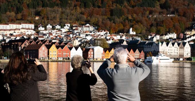 Bergen: Guided Minibus Tour With Photo Stops & Bryggen Tour - Why Choose a Minibus Tour
