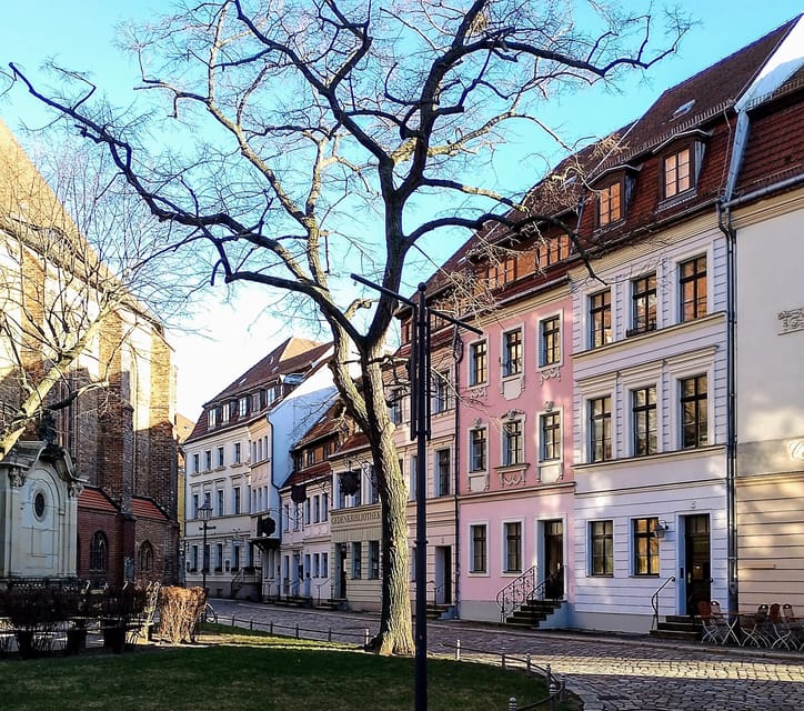 Berlin East West & Wall Tour: Top Sights Individual by Bike - Getting to the Start