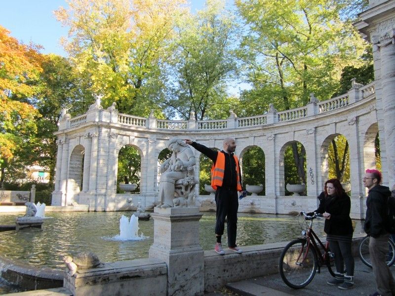 Berlin: Guided City Bike Tour - Booking and Cancellation Policy