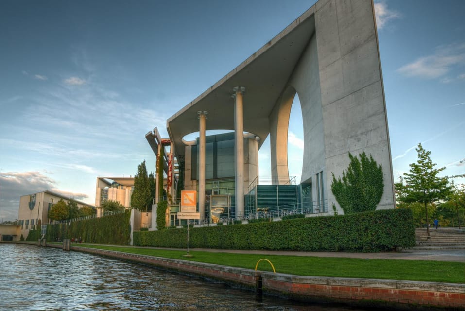 Berlin: Guided Walking Tour Around the Reichstag - Customer Feedback