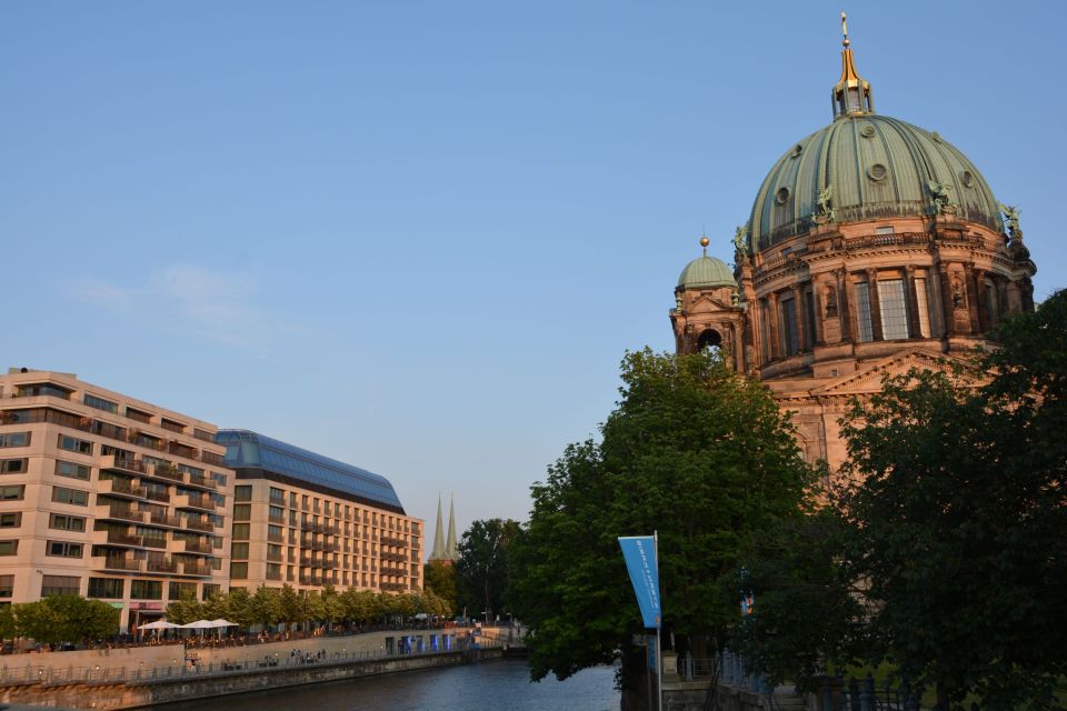 Berlin: Hackesche Höfe Courtyards Walking Tour - Exploring Berlins Culture