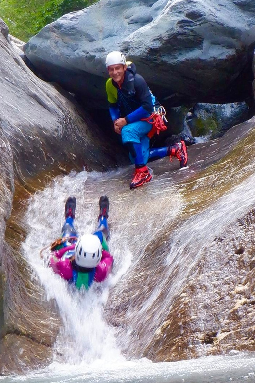 Champdepraz:Canyoning Sporting Spirit in the Chalamy Torrent - Preparing for Your Canyoning Adventure