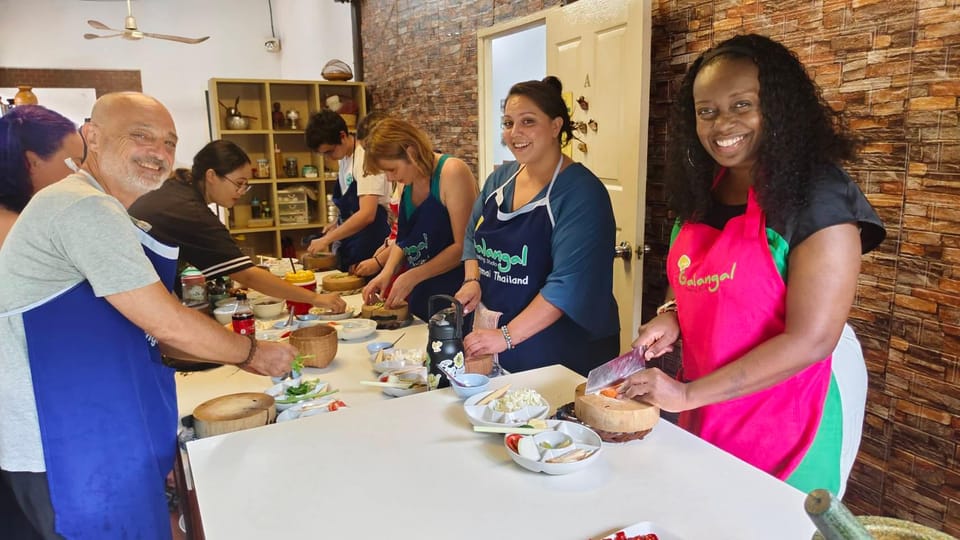 Chiang Mai: Morning Cooking Class With Market Visit - Accessibility and Payment Options