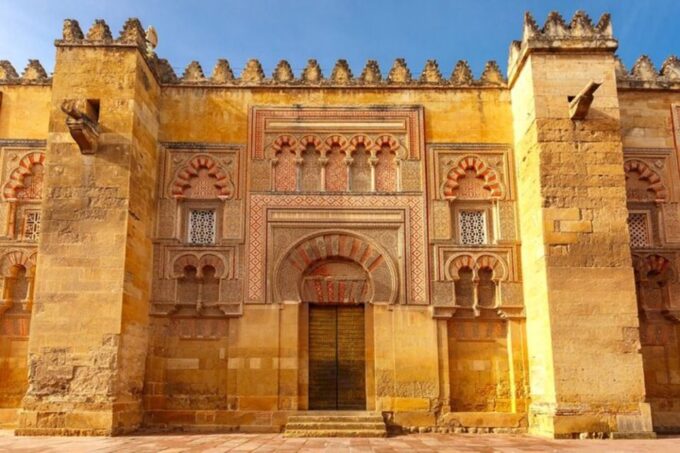 Córdoba: Private Mosque-Cathedral and City Tour - Exploring the Jewish Quarter