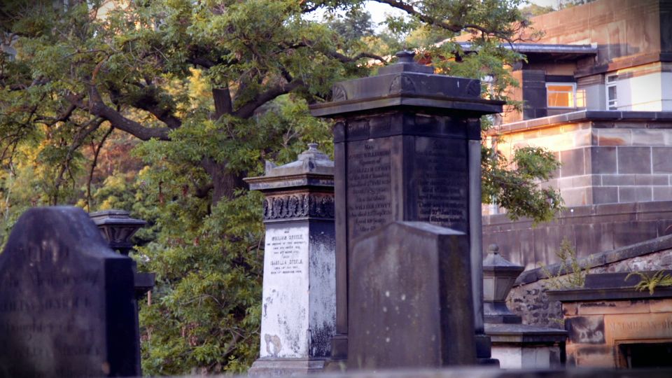 Edinburgh: 2-Hour Ghost Tour in Spanish - Booking Information