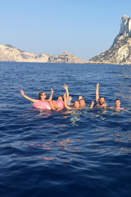 EXCURSION IN PRIVATE BOAT TO ES VEDRA & BEST CAVES OF IBIZA - Duration and Group Size