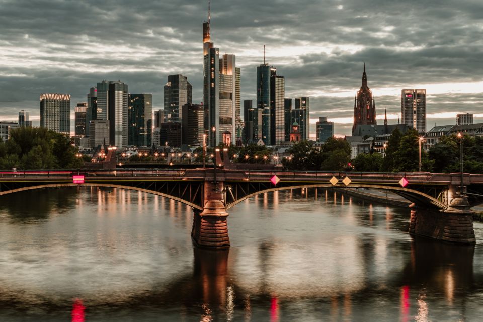 Frankfurt: First Discovery Walk and Reading Walking Tour - How to Access the App