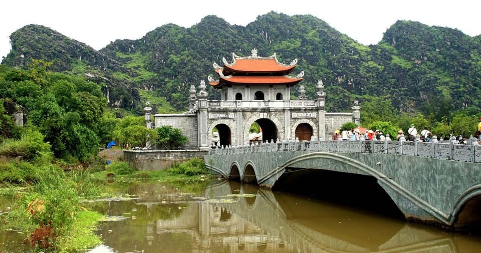 From Hanoi: Ninh Binh Day Trip ( Hoa Lu- Tam Coc- Mua Cave ) - Enjoying the Scenic Boat Ride