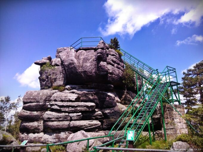 From Wroclaw: Full-Day Stolowe Mountains Trekking Tour - Additional Tips