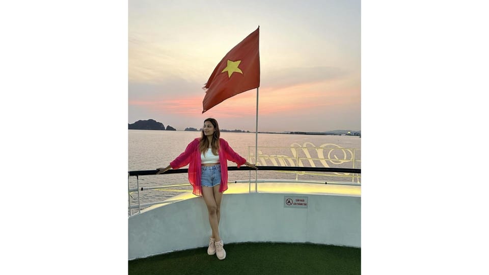 FullDay In Ha Long Bay, Luon Cave And Titop Island - Titop Island Relaxation