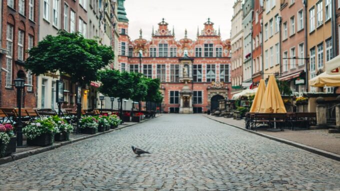 Gdansk Jewish History Tour With Synagogue and Cemetery - Additional Cultural Insights