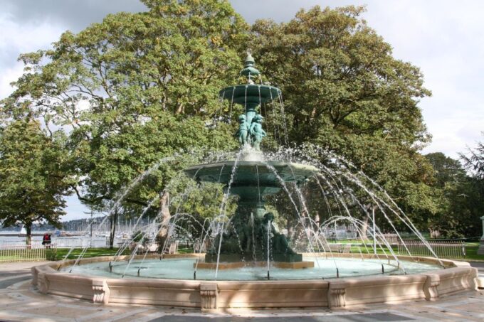 Geneva: Private Walking Tour With a Local Guide - Booking and Cancellation Policy