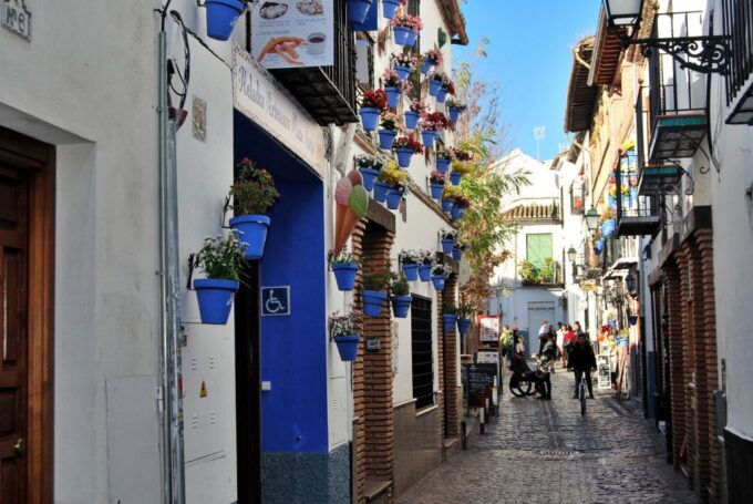Granada: Albaicín, Sacromonte & Museum of Caves Walking Tour - Group Options