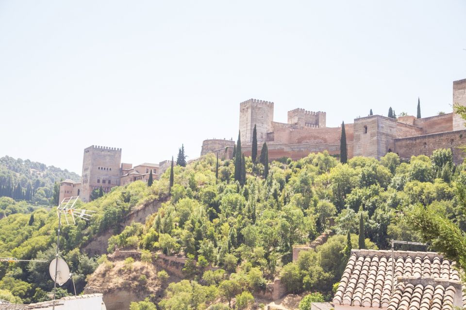 Granada: Alhambra, Albaicín, and Sacromonte Combo Tour - Traditional Neighborhoods