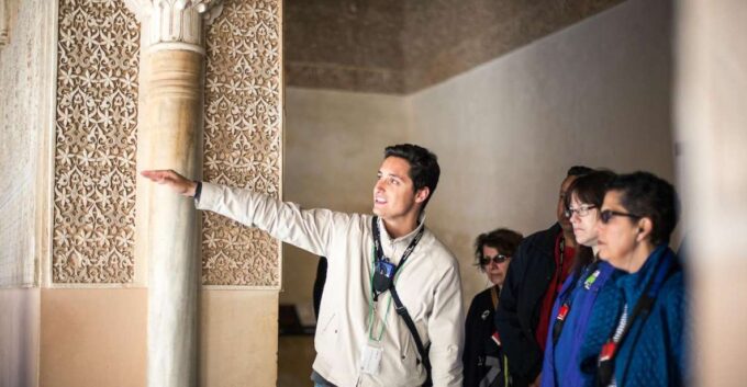 Granada: Alhambra and Nasrid Palaces Small Guided Tour - Guide-Led Exploration