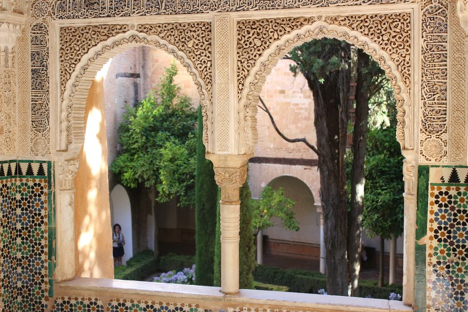 Granada: Alhambra Regular Tour - Language Options