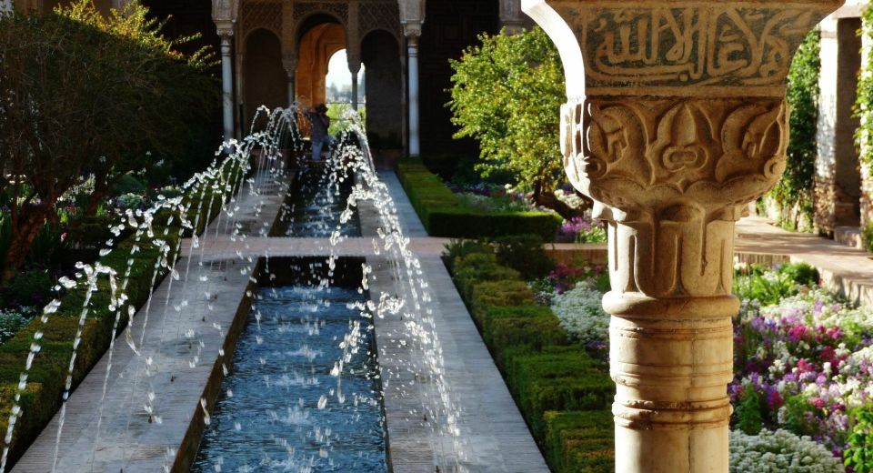 Granada: Fast-Track Alhambra & Nasrid Palaces Guided Tour - Languages Available