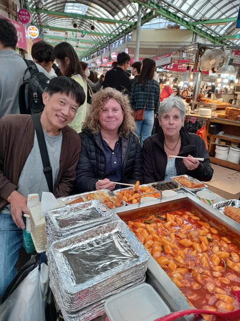 Gyeongbokgung-Folk Museum-Bukchon-Gwangjang Market - Guest Experience