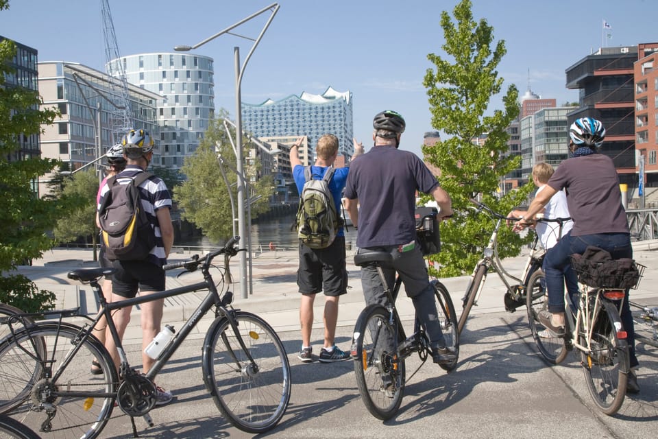 Hamburg: Guided Bike Tour - Experiencing the Waterfront