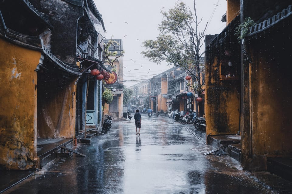 HOI AN: CITY TOUR - BOAT RIDE - RELEASE FLOWER LANTERN - Boat Ride and Lantern Release