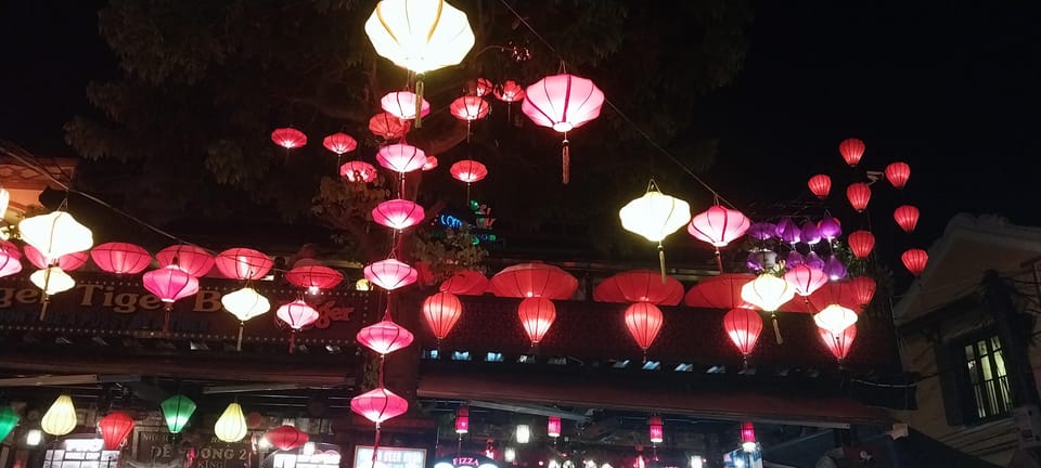 Hoi An Footsteps $ Food Tour - Experiencing Hoi An