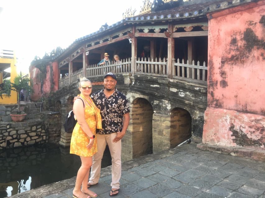 Hoi an Night Market With Walking Tour - Sampan Boat Ride - Night Market Experience