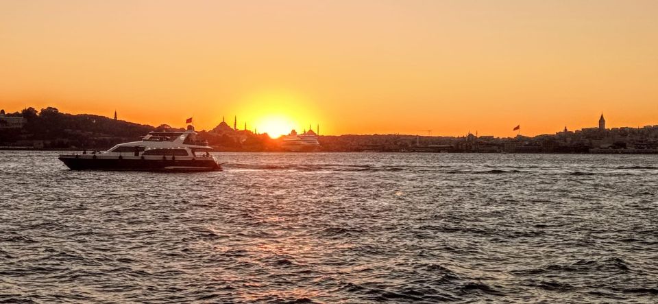 Istanbul: Bosphorus Sunset Cruise With Dinner - Tips for an Enjoyable Experience