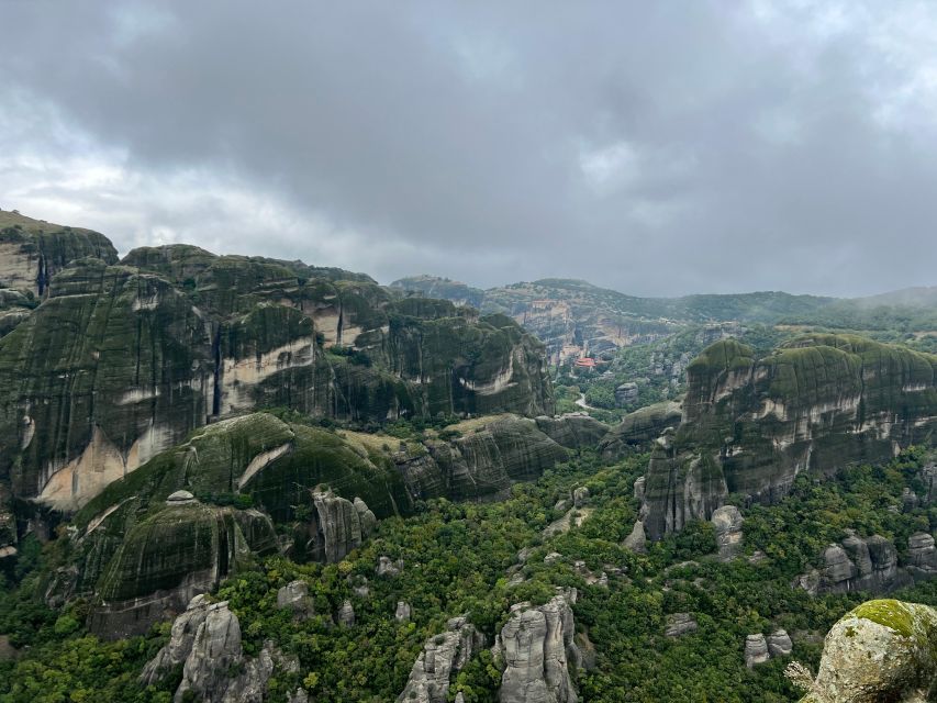 Kalambaka: Meteora Guided Tour With Local Guide - Guided Tour of Varlaam Monastery