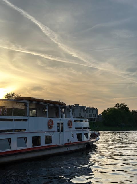 Krakow: Evening Sightseeing Cruise - Tips for Enjoying the Cruise