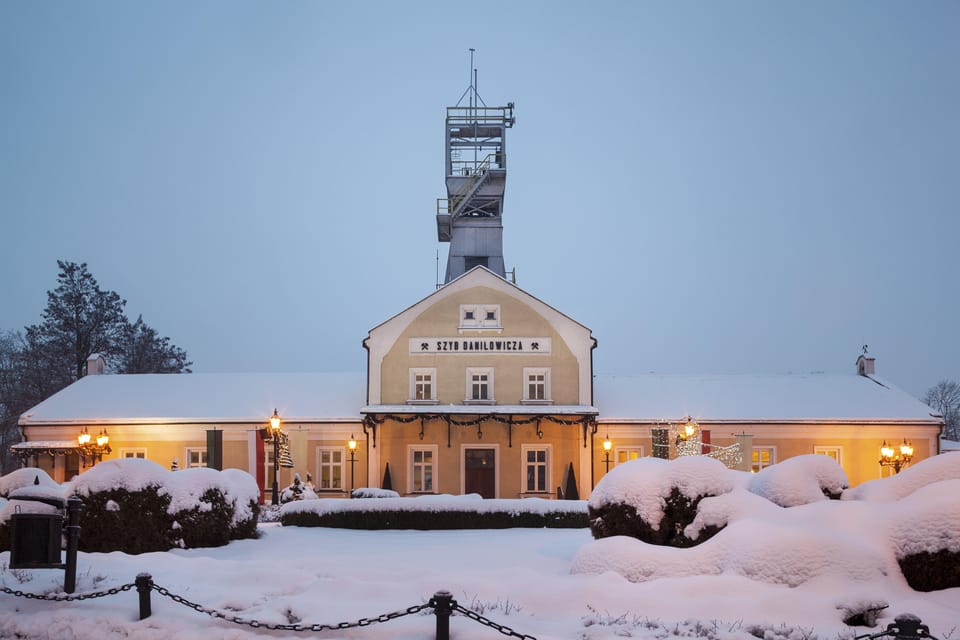 Krakow: Wawel Castle & Cathedral With Salt Mine Tour + Lunch - Important Considerations