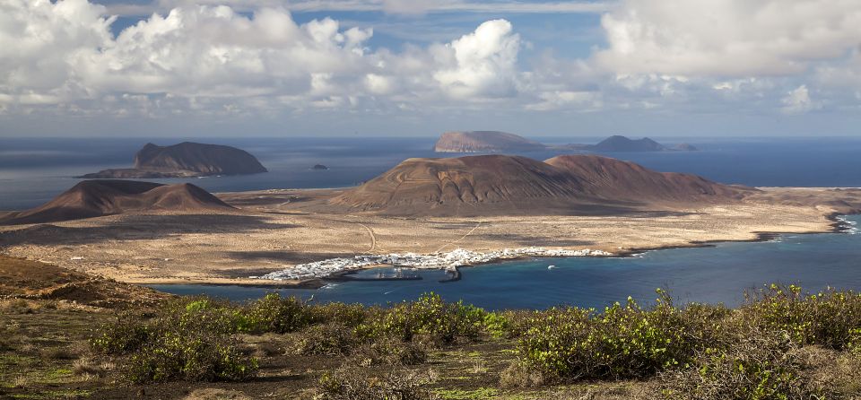 Lanzarote: Return Ferry to La Graciosa With Bus Pickup - Customer Feedback