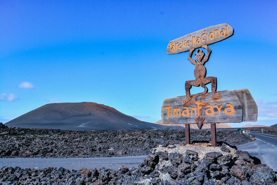 Lanzarote: Volcanos of Timanfaya and Caves Tour With Lunch - Discovering Los Jameos Del Agua