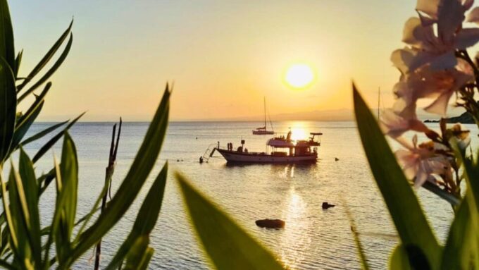 Le Castella: Capo Rizzuto Marine Protected Area Boat Tour - Onboard Food and Refreshments