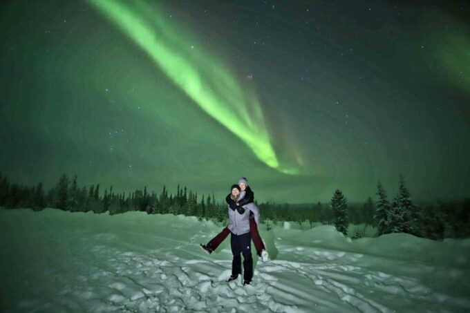 Levi: Aurora Borealis Bus & Snowshoe Tour With Hot Drink - Booking Your Adventure